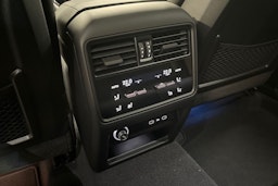 sininen Porsche Cayenne 2025 kuva 10.
