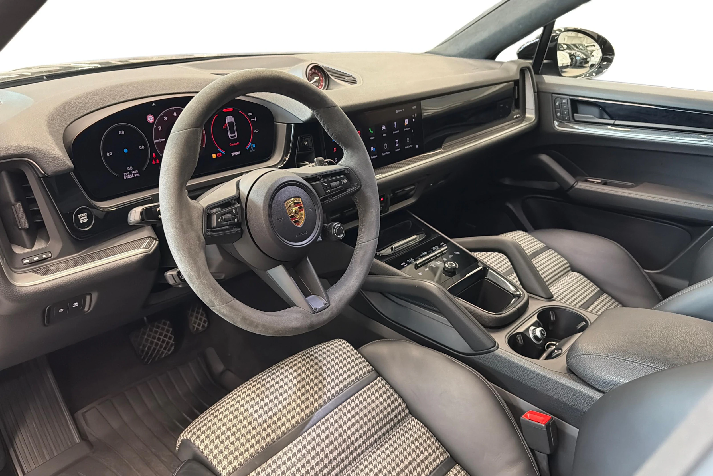 met. Musta Porsche Cayenne 2025 kuva 6.