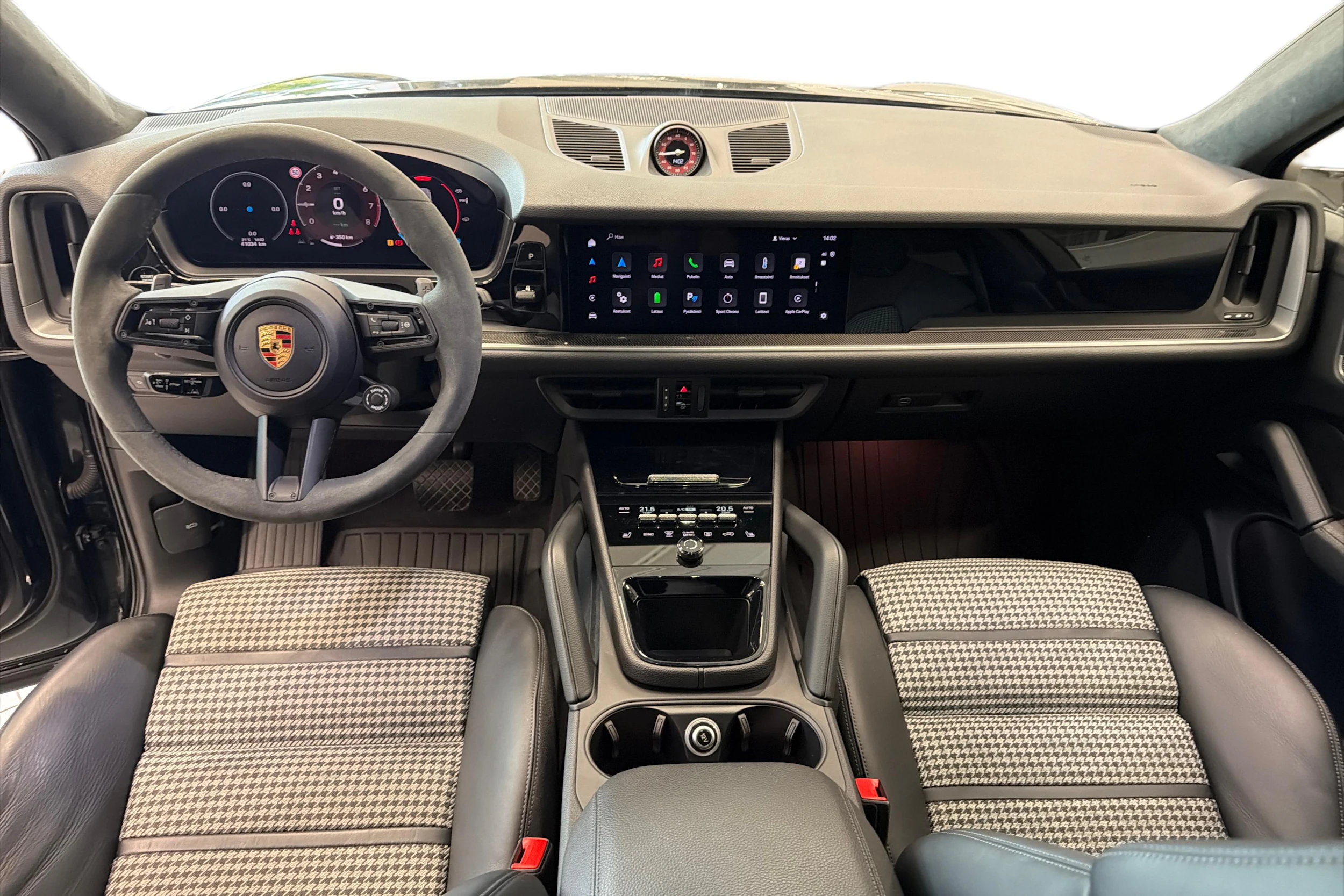 met. Musta Porsche Cayenne 2025 kuva 7.