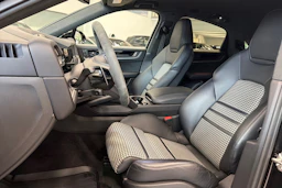met. Musta Porsche Cayenne 2025 kuva 10.