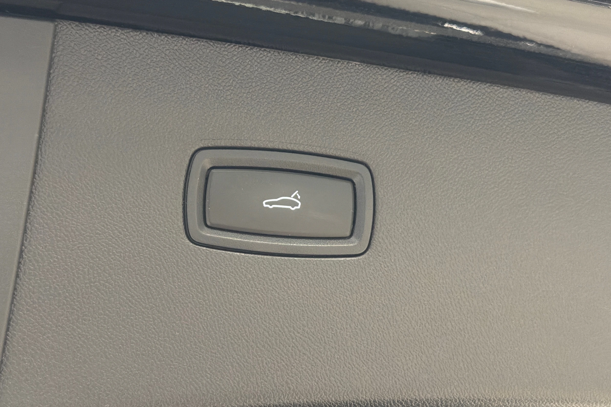 met. Musta Porsche Cayenne 2025 kuva 13.