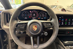 met. Musta Porsche Cayenne 2025 kuva 16.