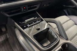 met. Musta Porsche Cayenne 2025 kuva 19.