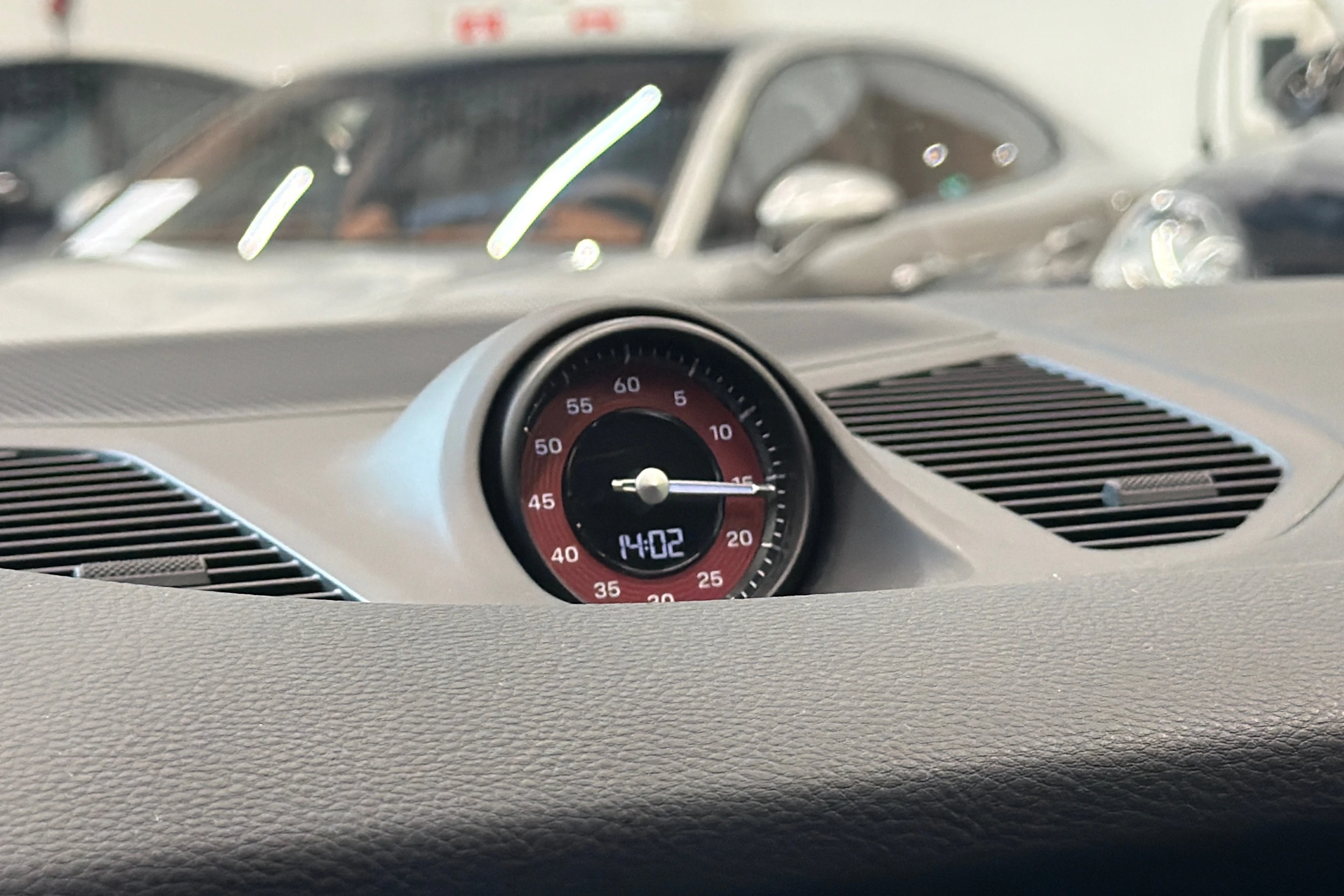 met. Musta Porsche Cayenne 2025 kuva 21.