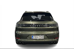met. vihreä Porsche Cayenne 2025 kuva 3.