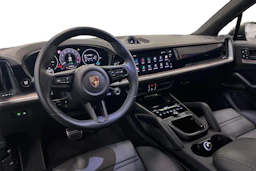 met. vihreä Porsche Cayenne 2025 kuva 6.
