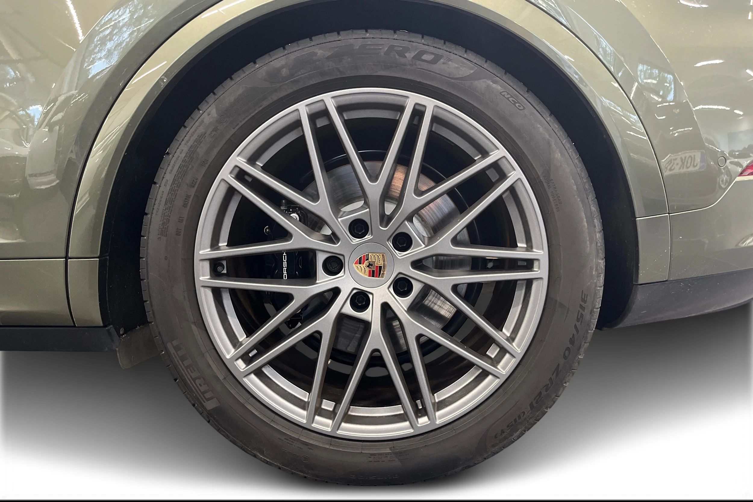 met. vihreä Porsche Cayenne 2025 kuva 9.