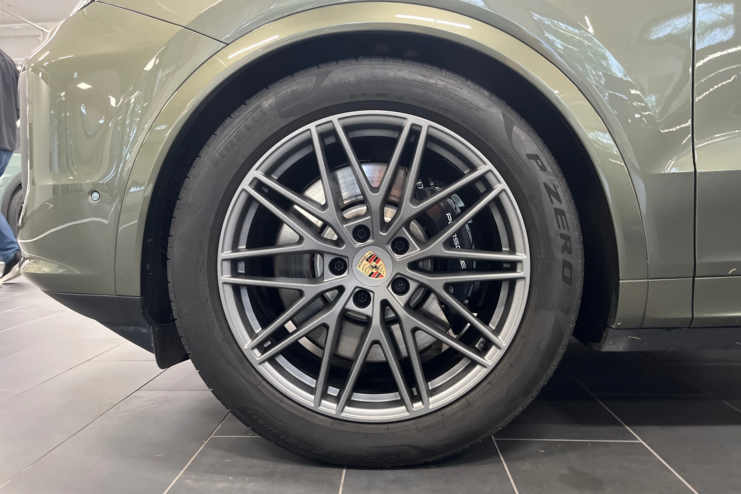 met. vihreä Porsche Cayenne 2025 kuva 10.