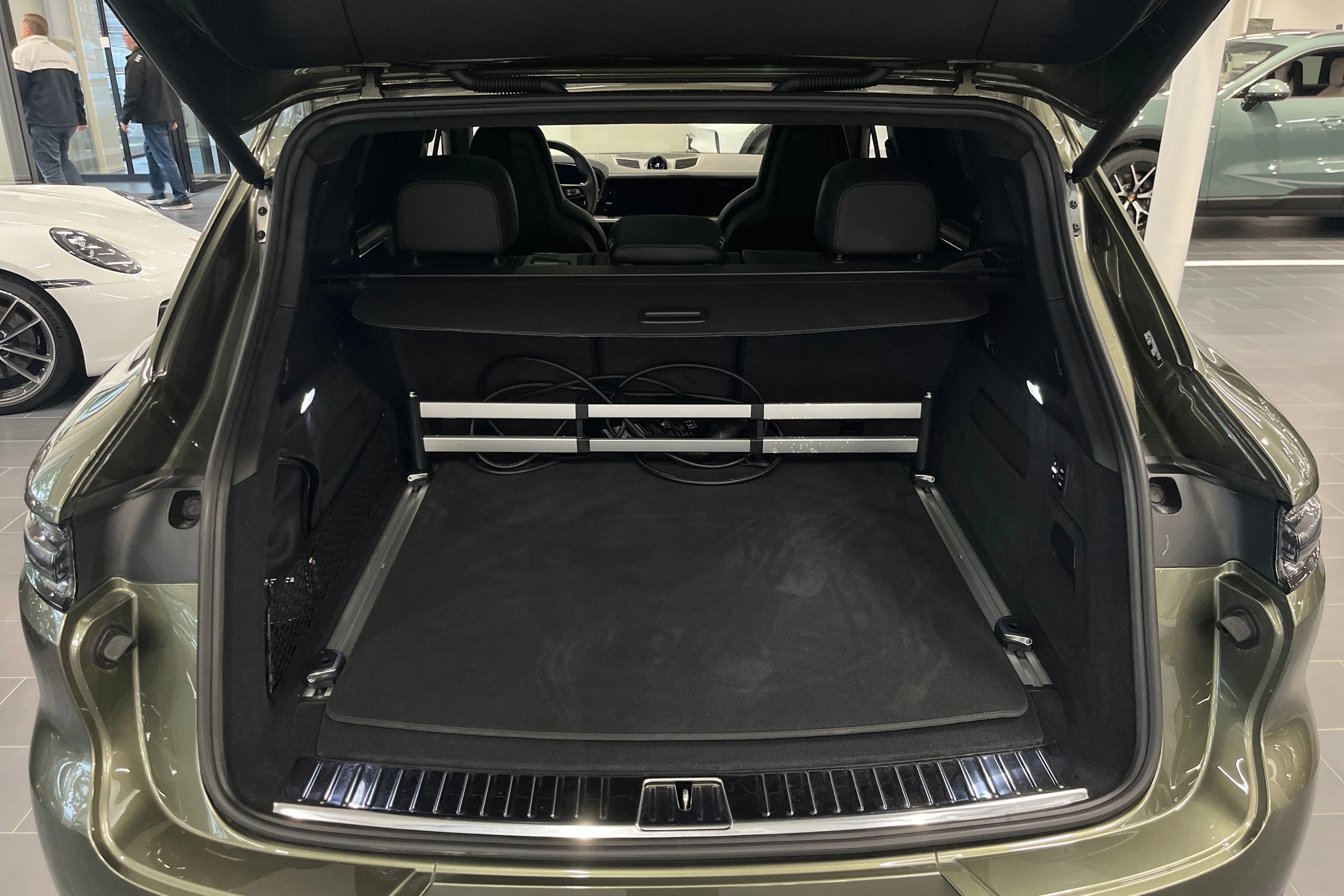 met. vihreä Porsche Cayenne 2025 kuva 11.