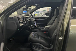 met. vihreä Porsche Cayenne 2025 kuva 15.