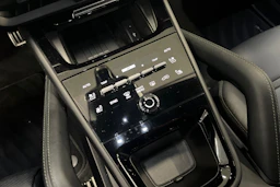 met. vihreä Porsche Cayenne 2025 kuva 18.