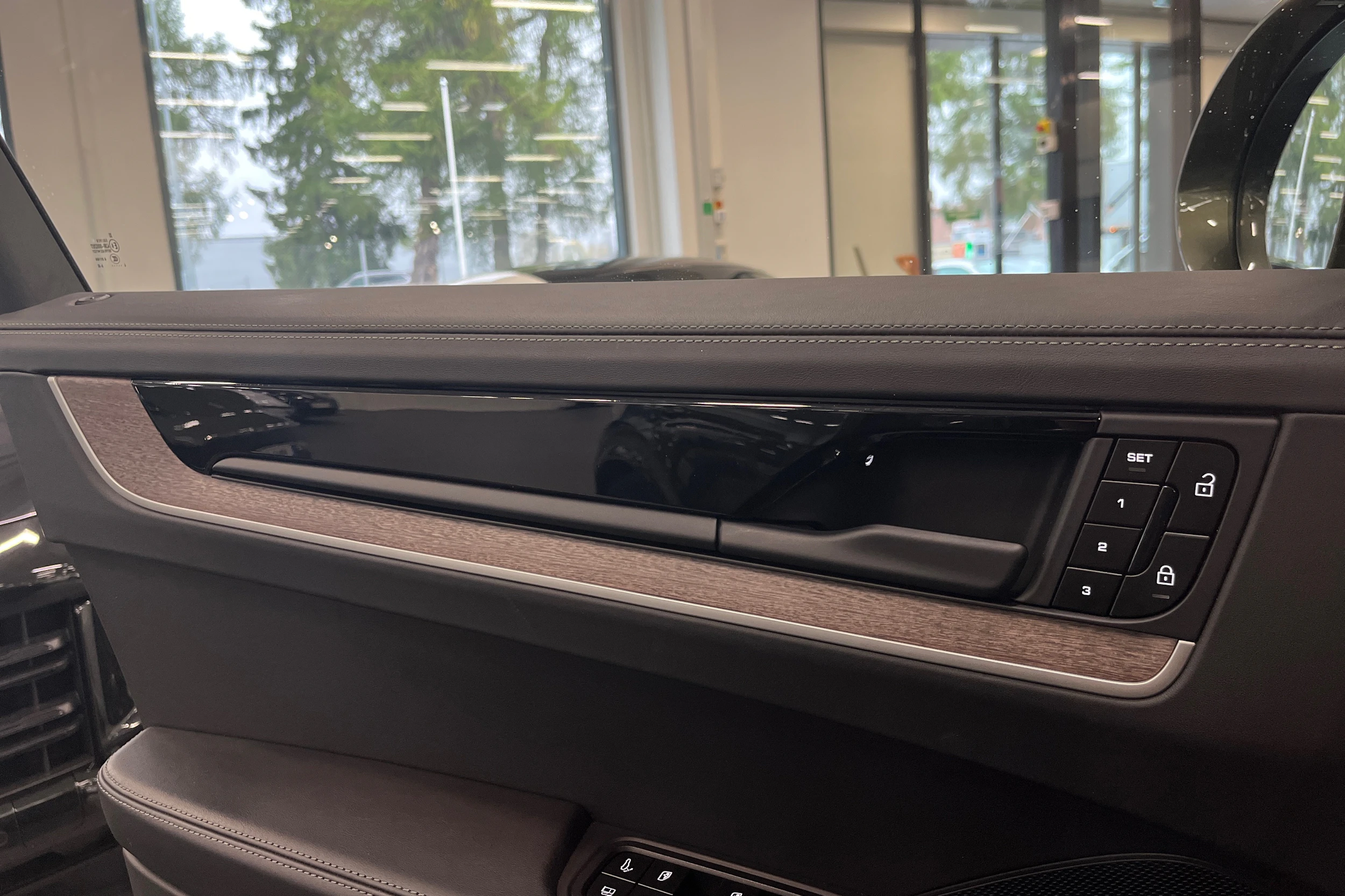 met. vihreä Porsche Cayenne 2025 kuva 20.