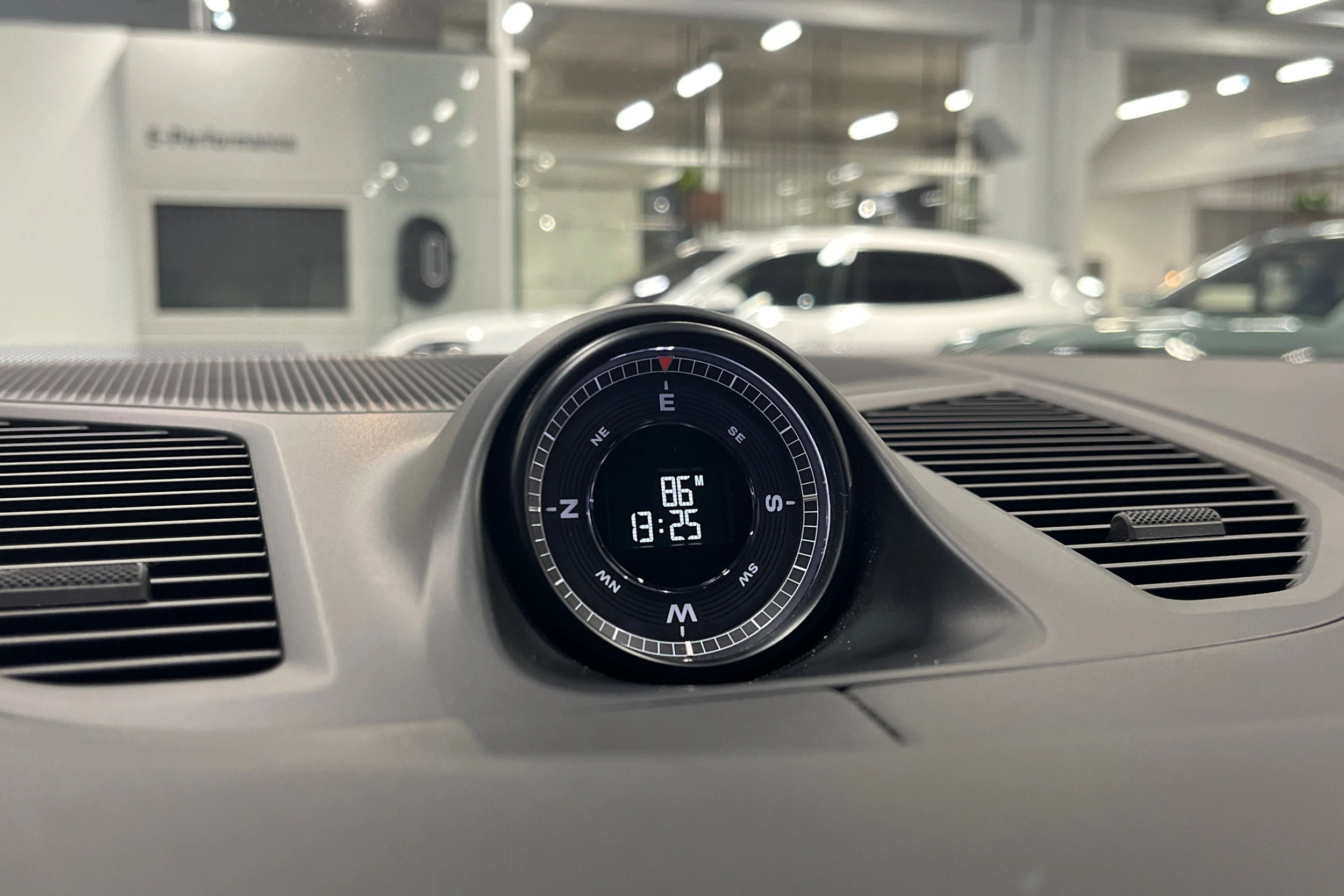 met. vihreä Porsche Cayenne 2025 kuva 24.