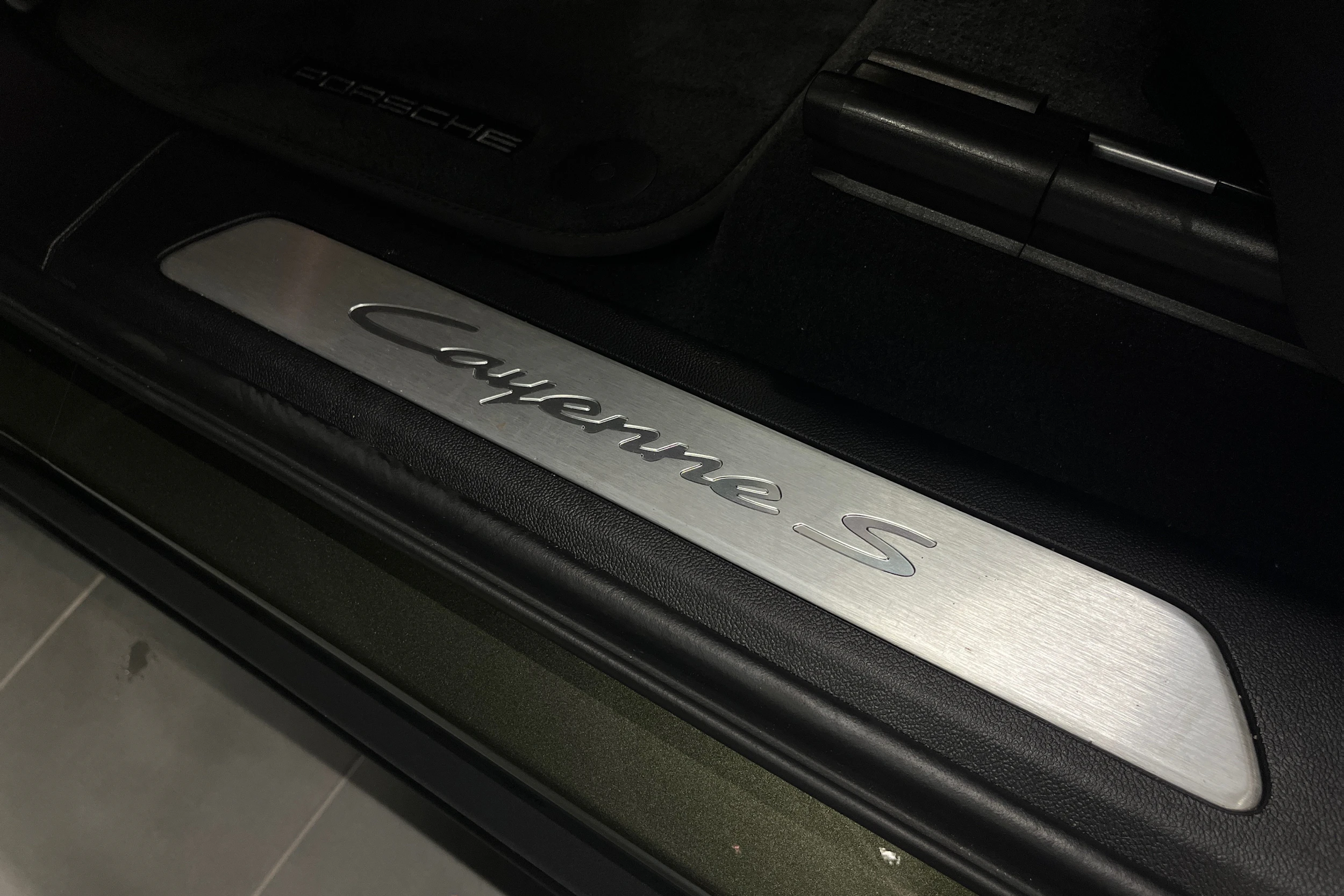 met. vihreä Porsche Cayenne 2025 kuva 27.