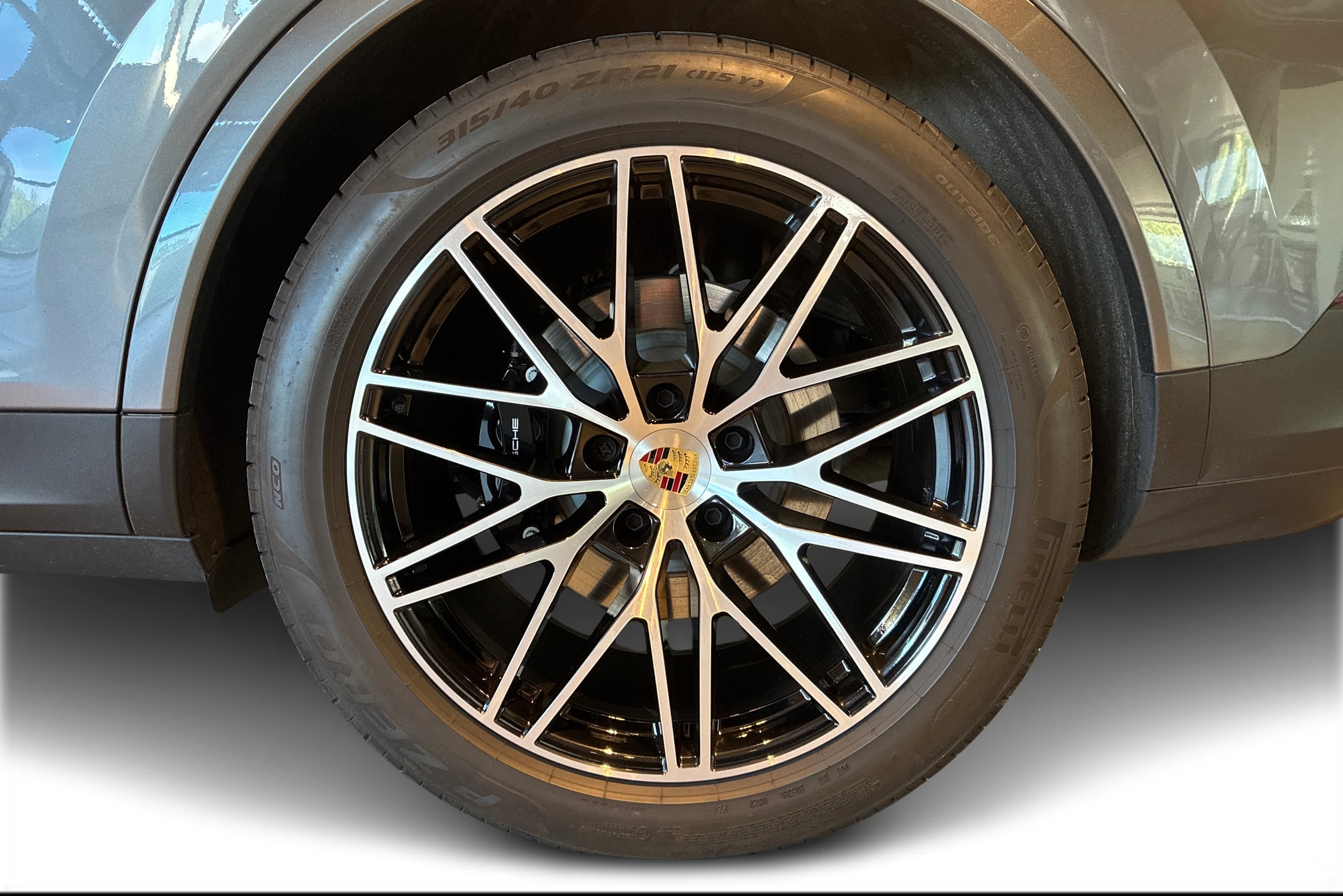 harmaa Porsche Cayenne 2025 kuva 9.