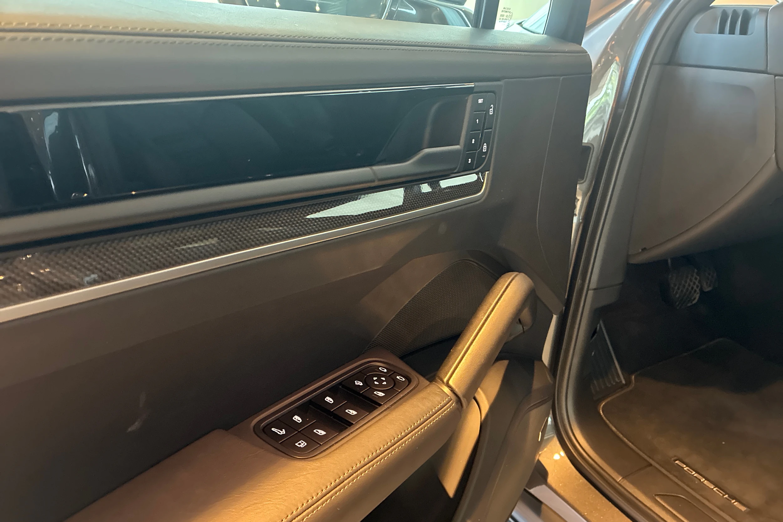 harmaa Porsche Cayenne 2025 kuva 11.