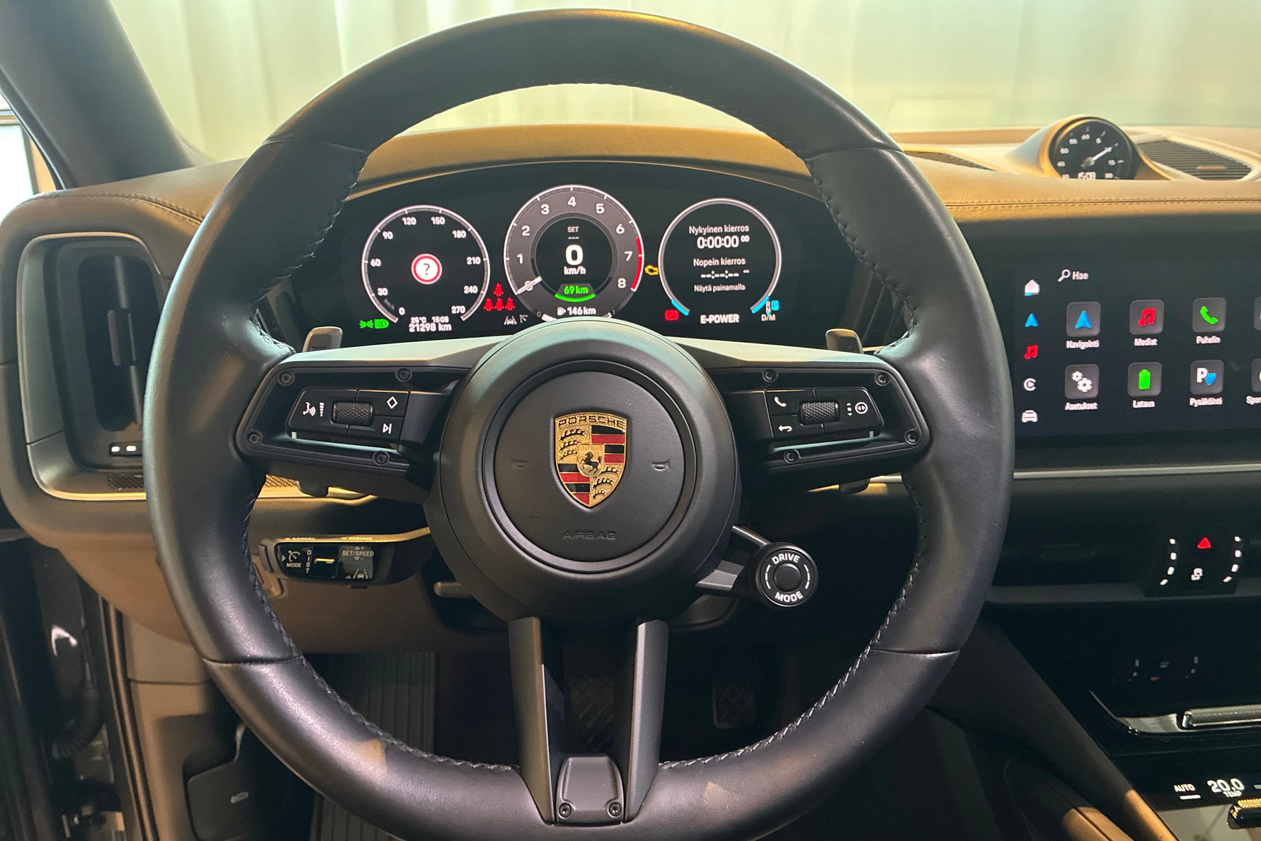 harmaa Porsche Cayenne 2025 kuva 15.