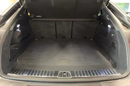 Harmaa Porsche Cayenne 2025 kuva 26.