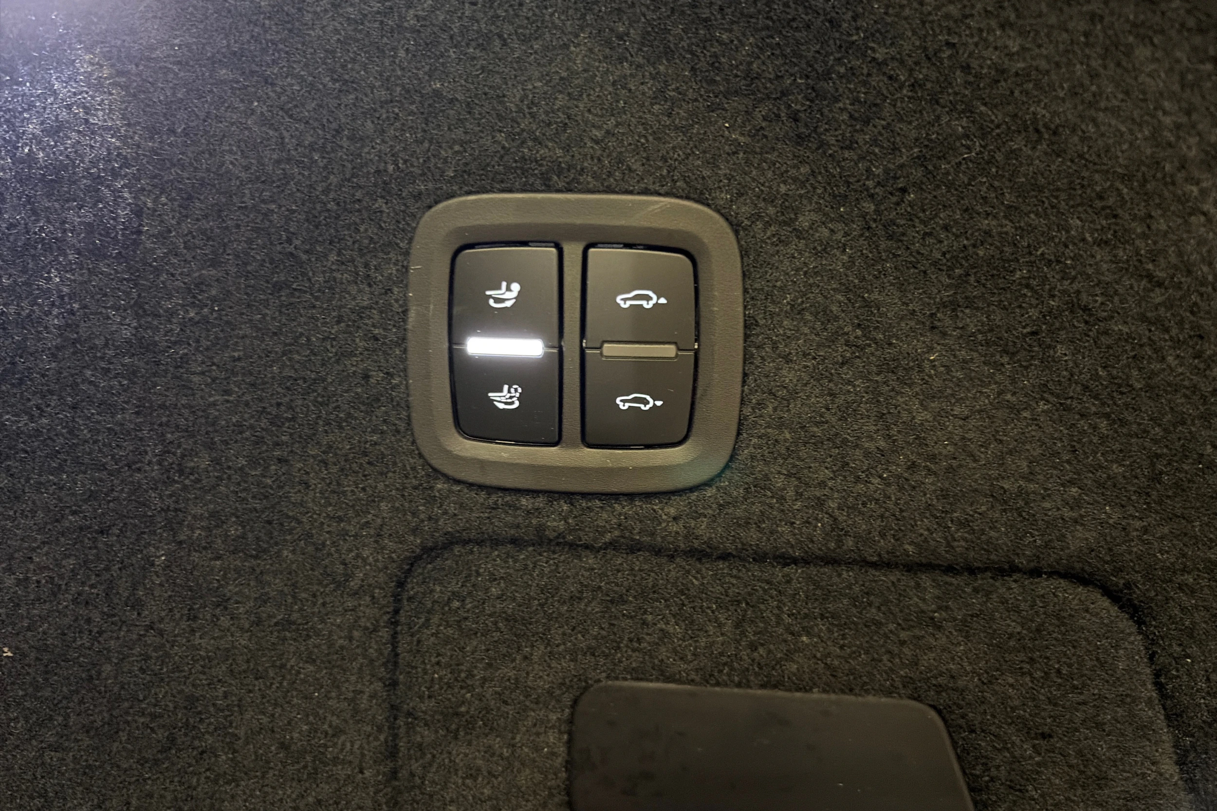 Harmaa Porsche Cayenne 2025 kuva 28.
