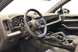 musta Porsche Cayenne 2025 kuva 6.