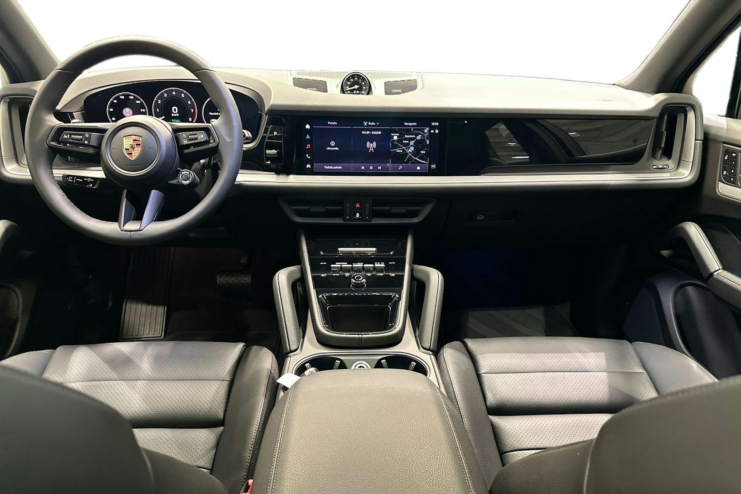 musta Porsche Cayenne 2025 kuva 7.