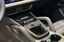 musta Porsche Cayenne 2025 kuva 14.