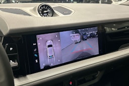 musta Porsche Cayenne 2025 kuva 22.