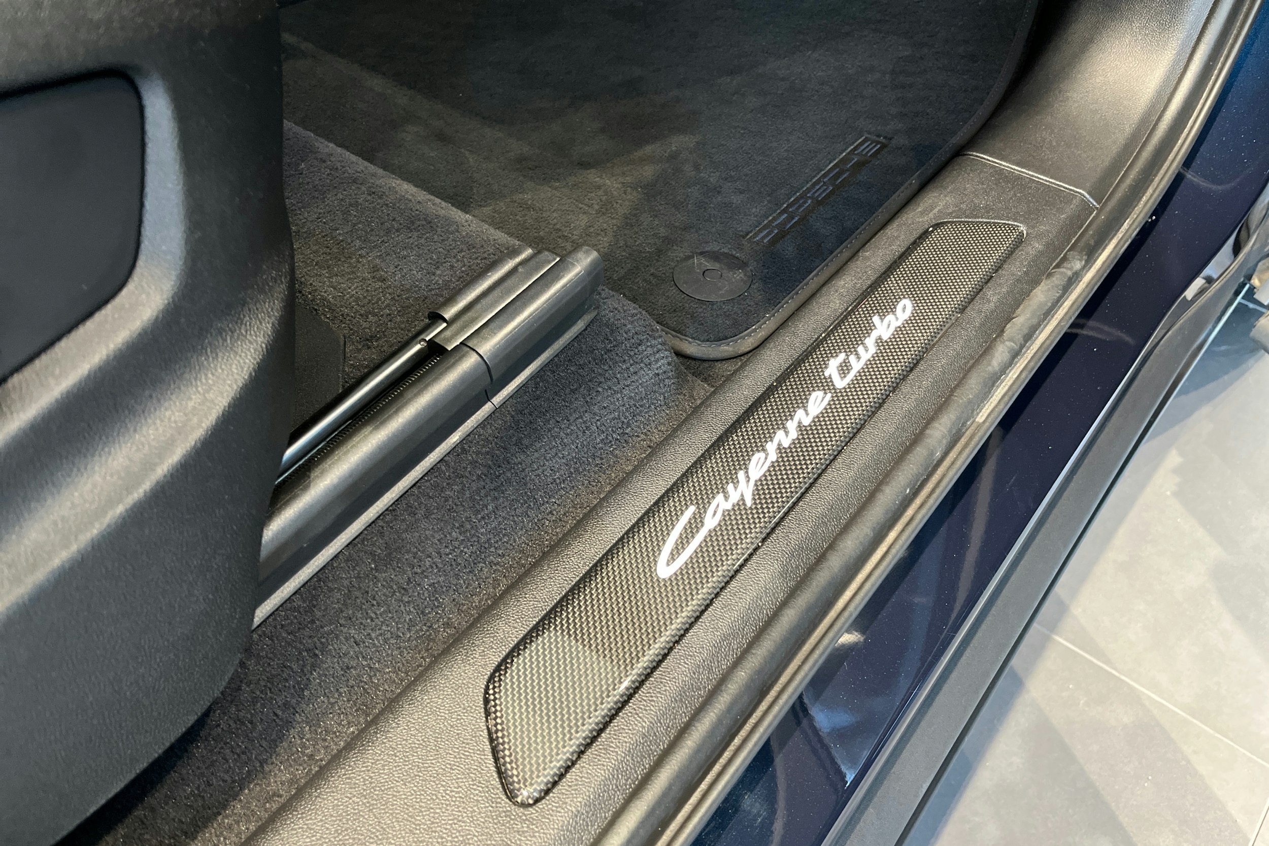 Sininen Porsche Cayenne 2025 kuva 20.