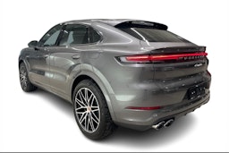 harmaa Porsche Cayenne 2025 kuva 2.