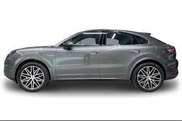 harmaa Porsche Cayenne 2025 kuva 5.