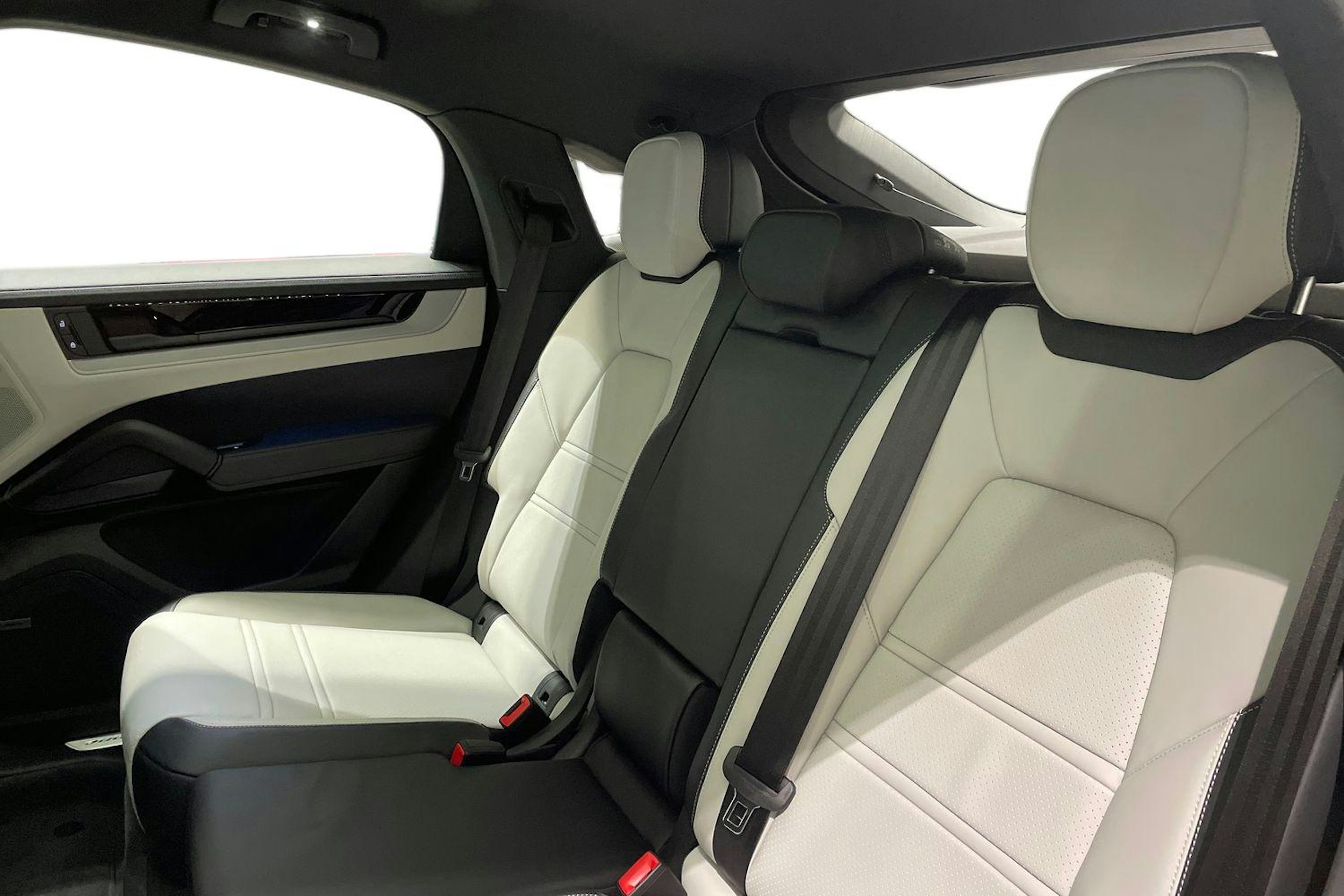 harmaa Porsche Cayenne 2025 kuva 8.