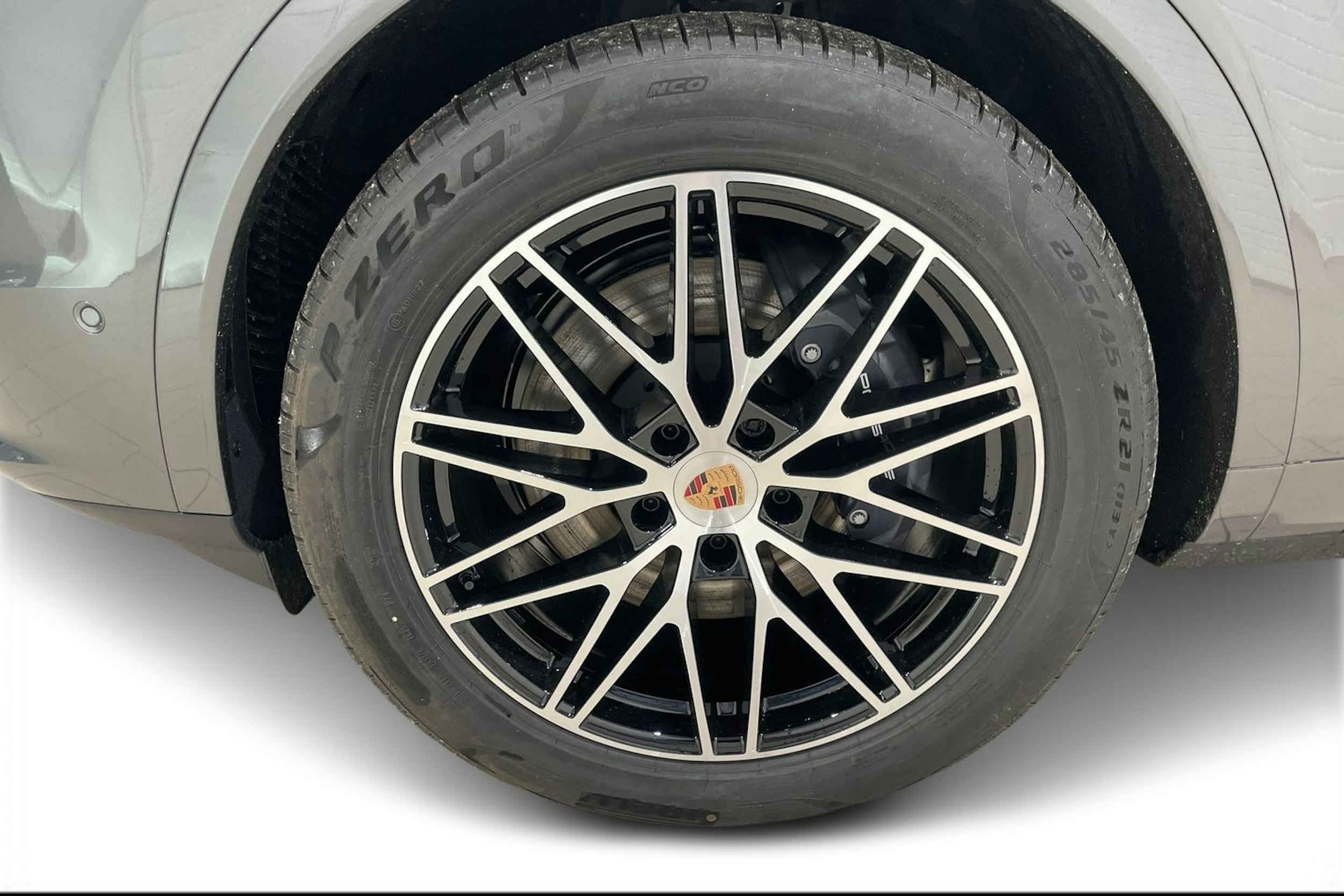 harmaa Porsche Cayenne 2025 kuva 9.