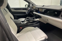 harmaa Porsche Cayenne 2025 kuva 17.