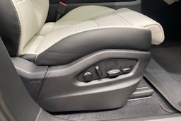 harmaa Porsche Cayenne 2025 kuva 18.