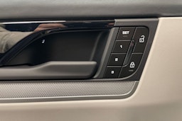 harmaa Porsche Cayenne 2025 kuva 20.