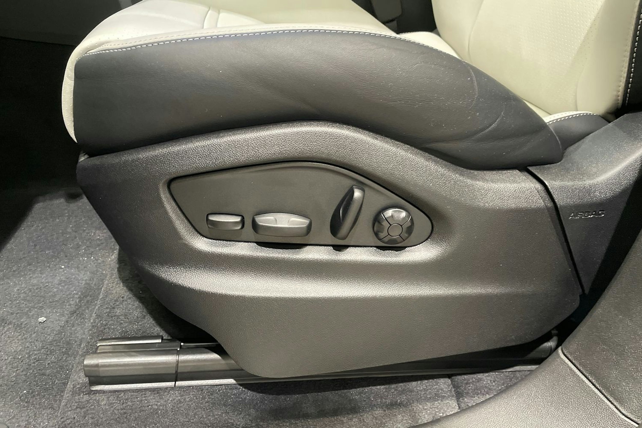 harmaa Porsche Cayenne 2025 kuva 21.