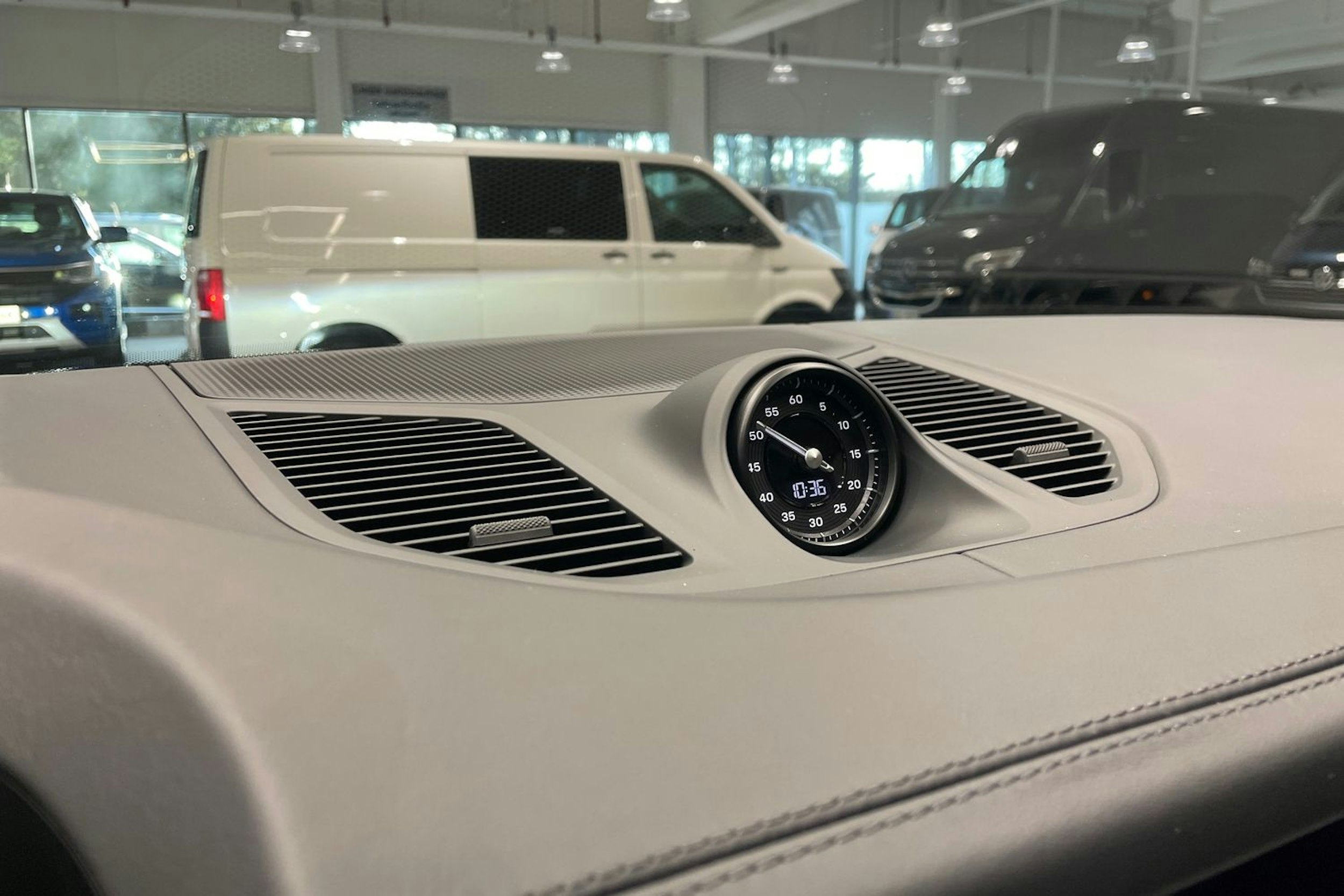 harmaa Porsche Cayenne 2025 kuva 22.