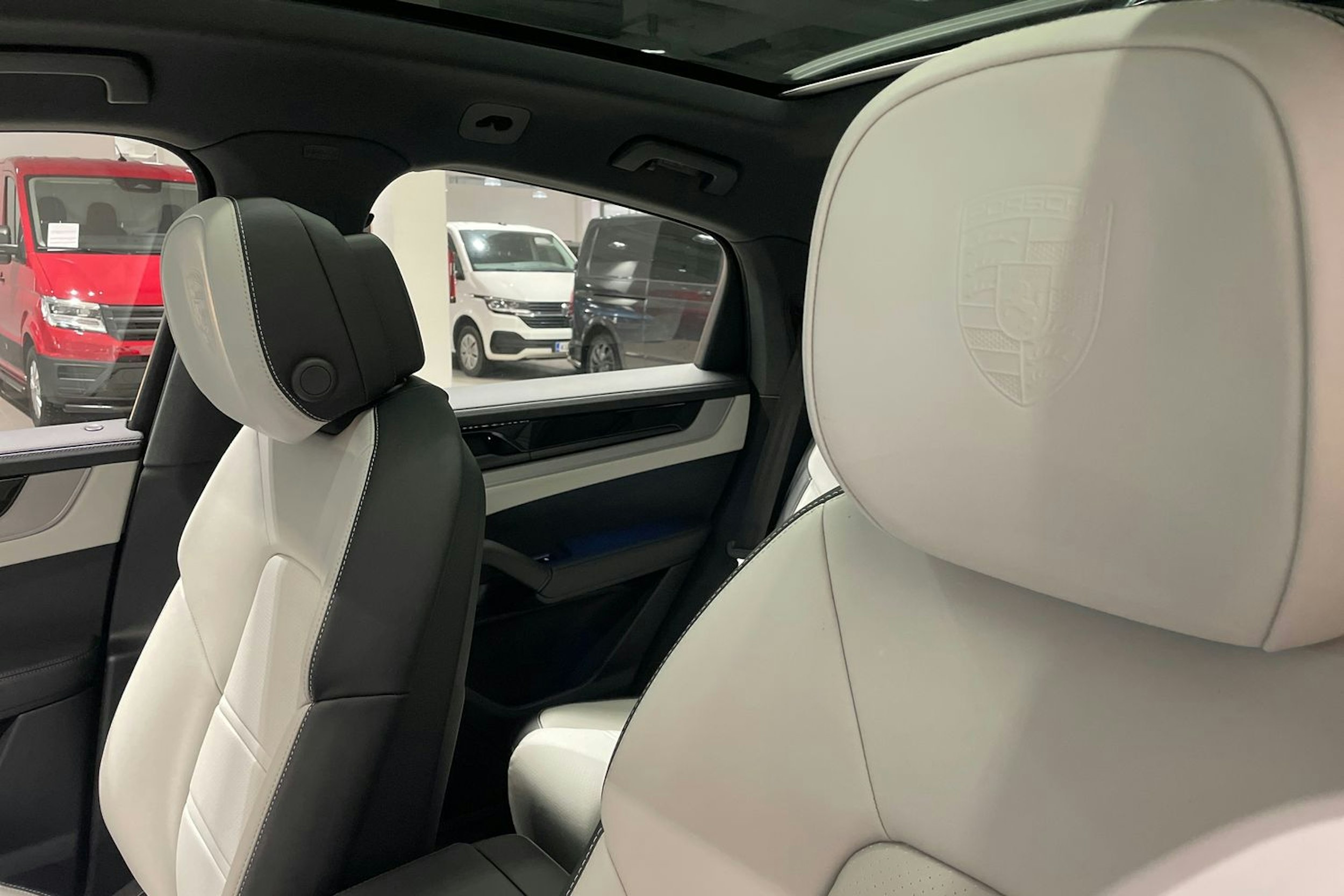 harmaa Porsche Cayenne 2025 kuva 23.