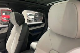 harmaa Porsche Cayenne 2025 kuva 23.