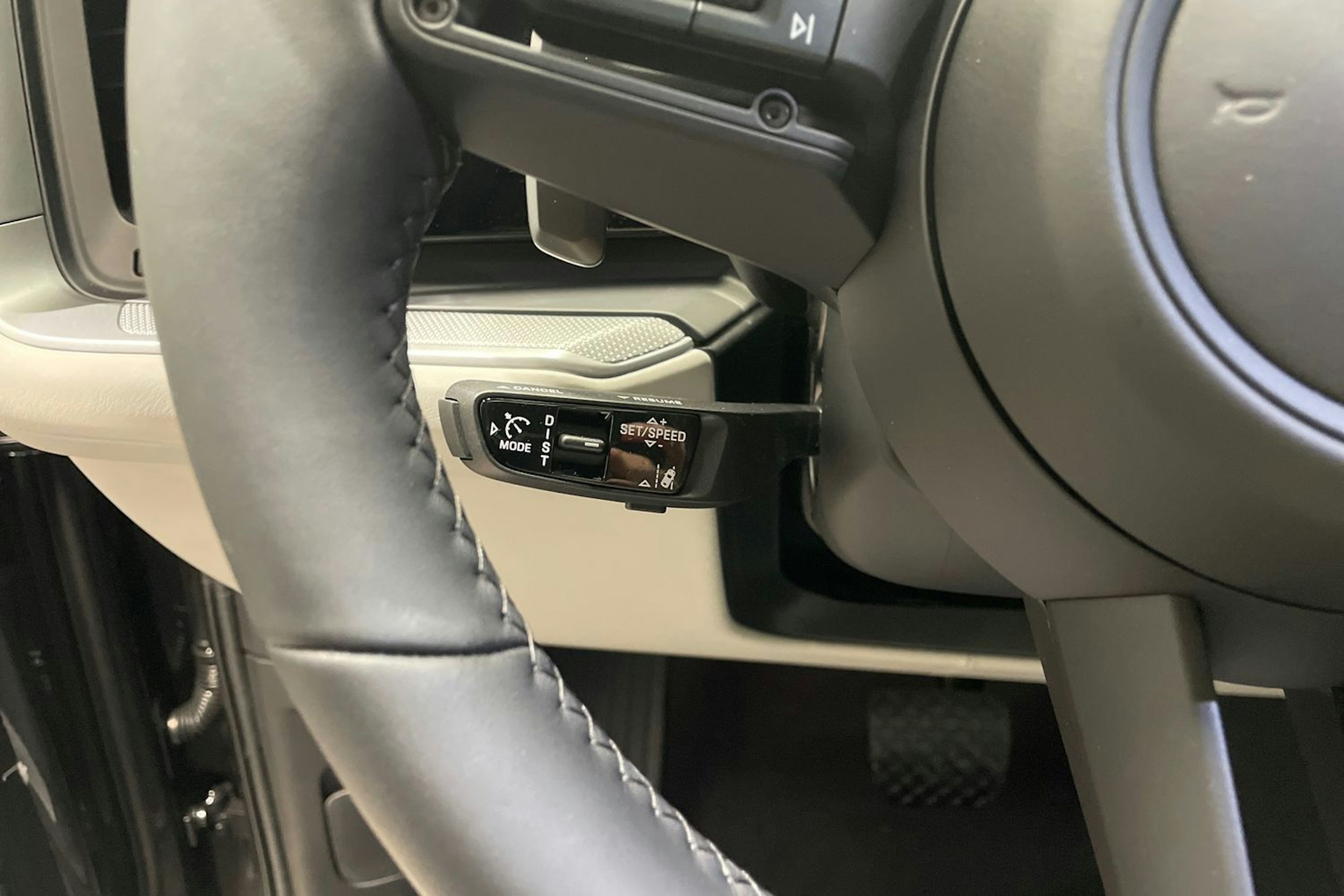 harmaa Porsche Cayenne 2025 kuva 24.