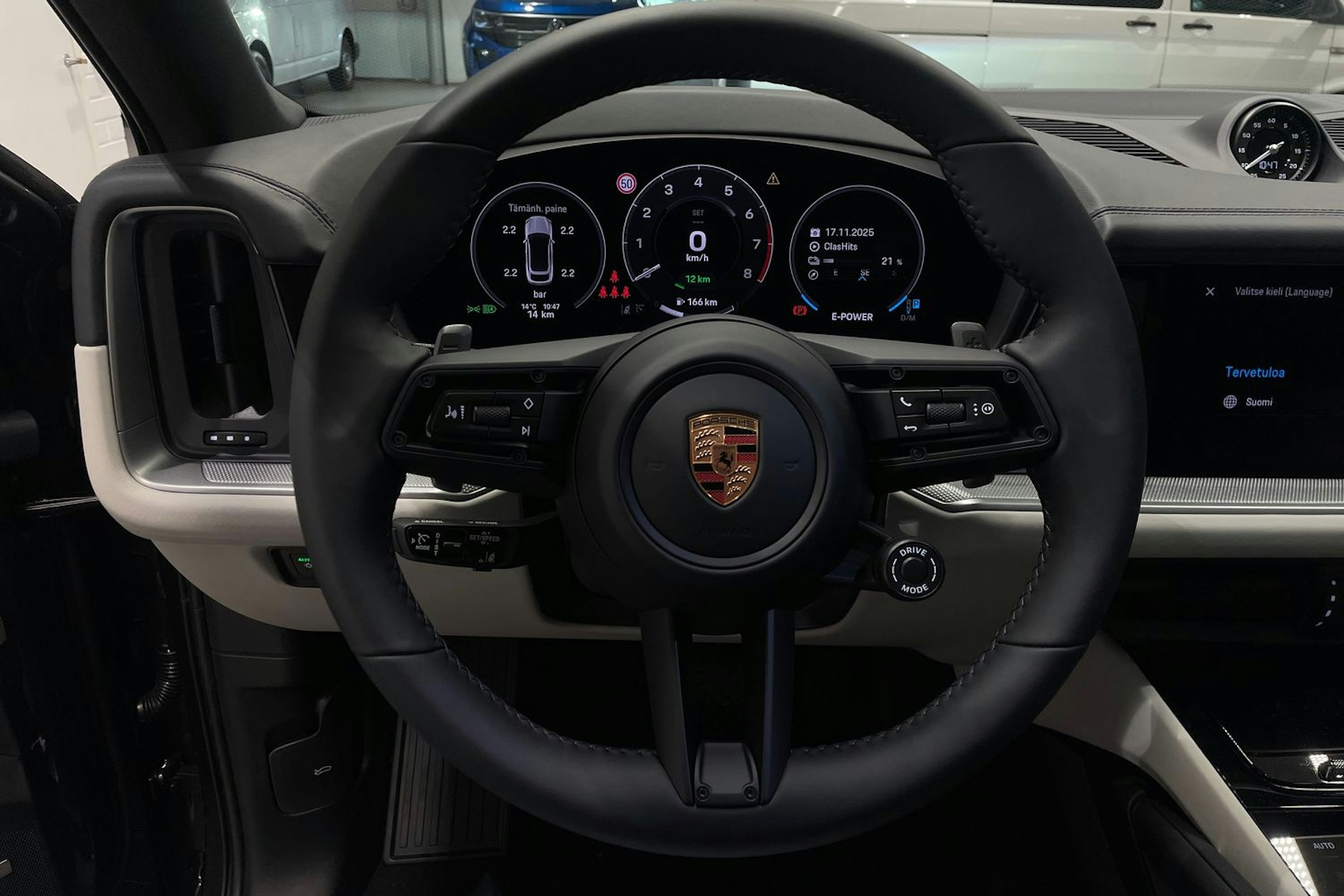 harmaa Porsche Cayenne 2025 kuva 25.