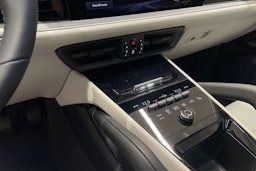 harmaa Porsche Cayenne 2025 kuva 26.