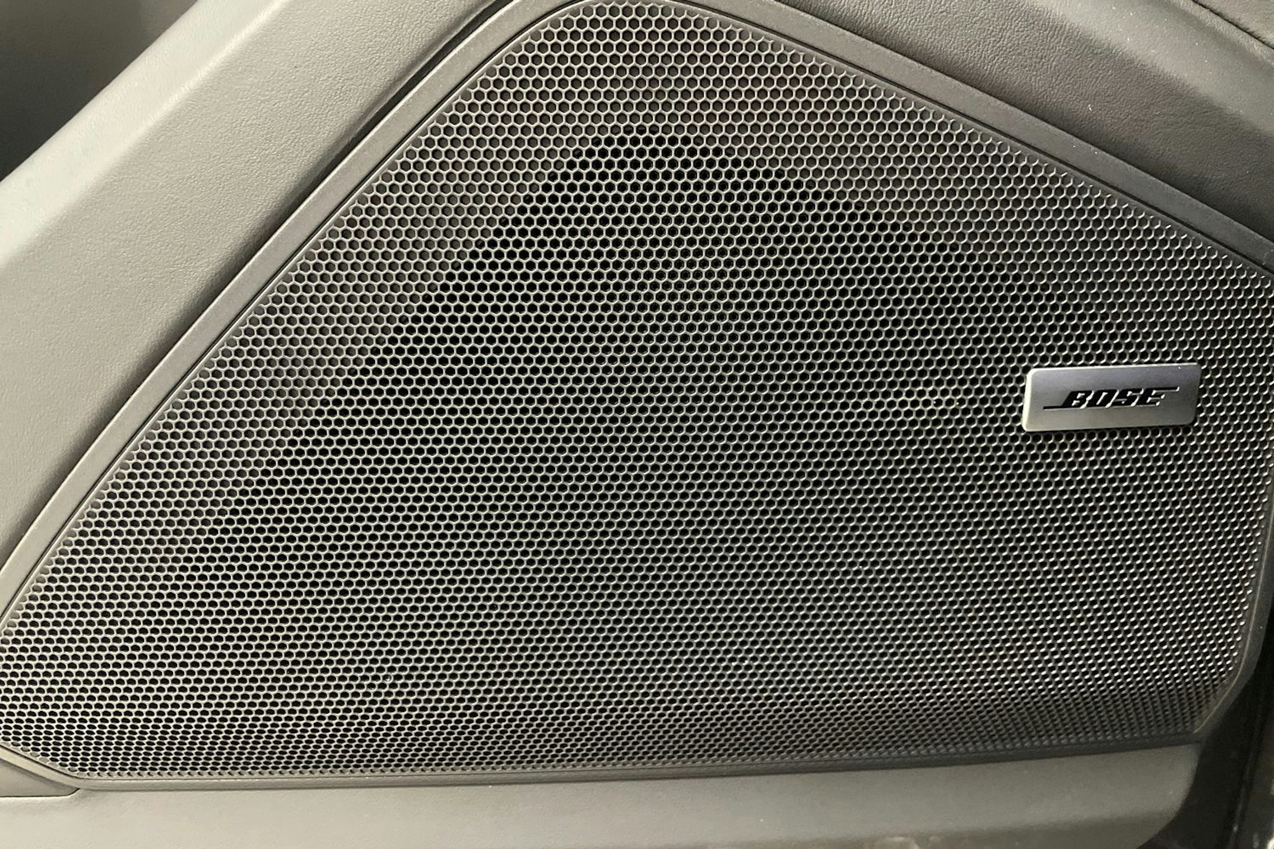 harmaa Porsche Cayenne 2025 kuva 27.