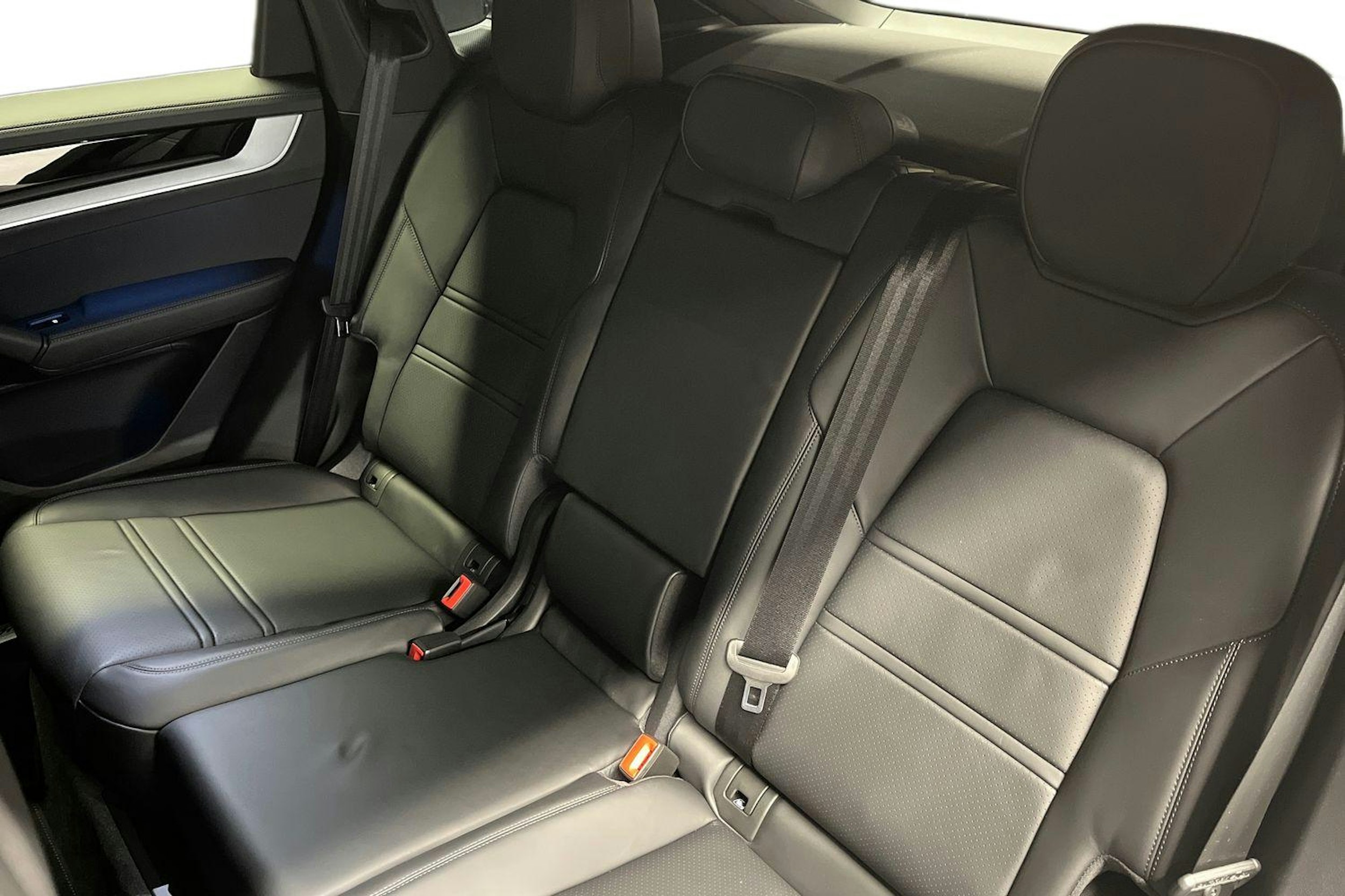 harmaa Porsche Cayenne 2025 kuva 8.