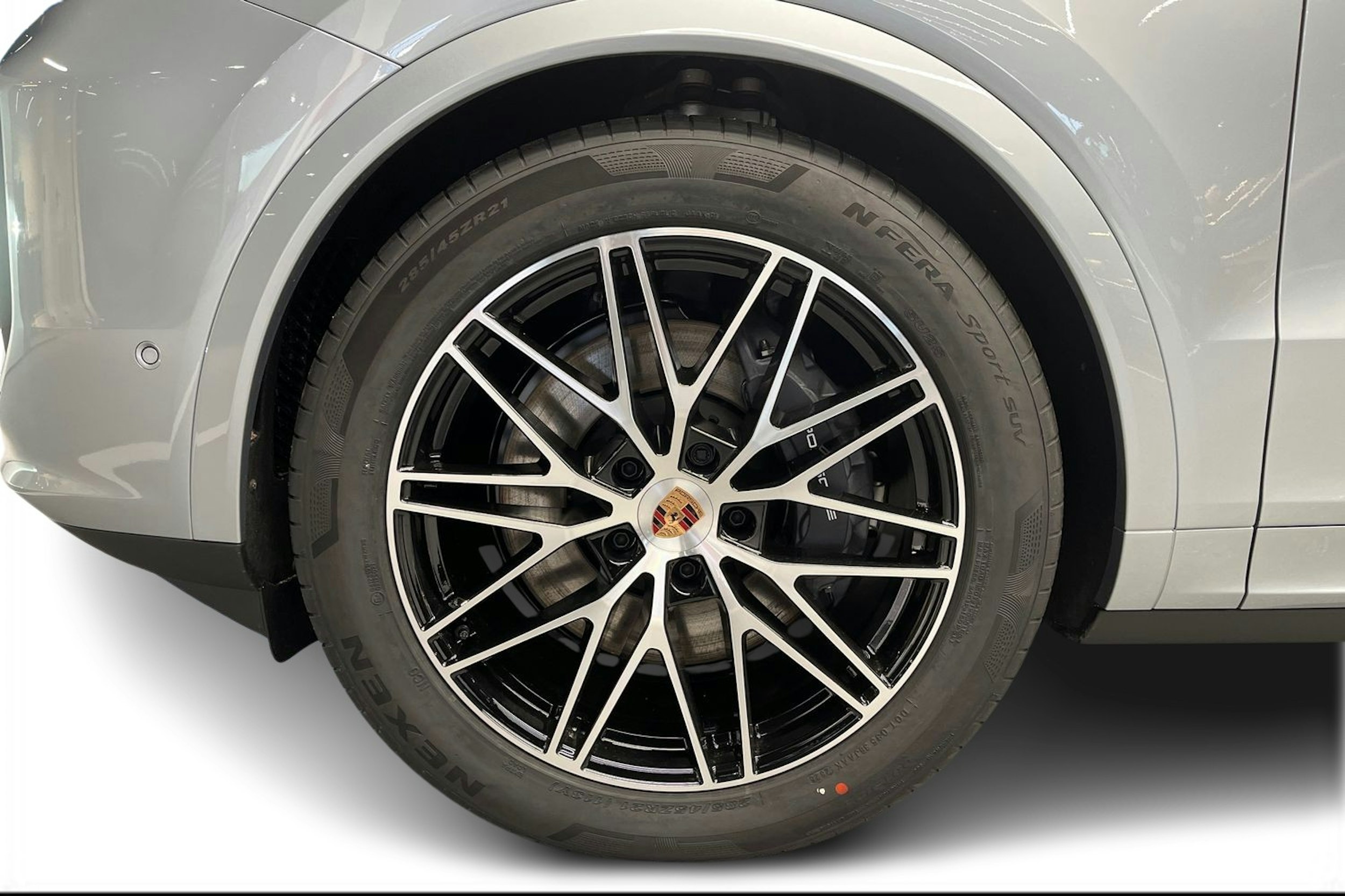 harmaa Porsche Cayenne 2025 kuva 9.