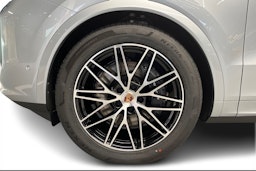 harmaa Porsche Cayenne 2025 kuva 9.
