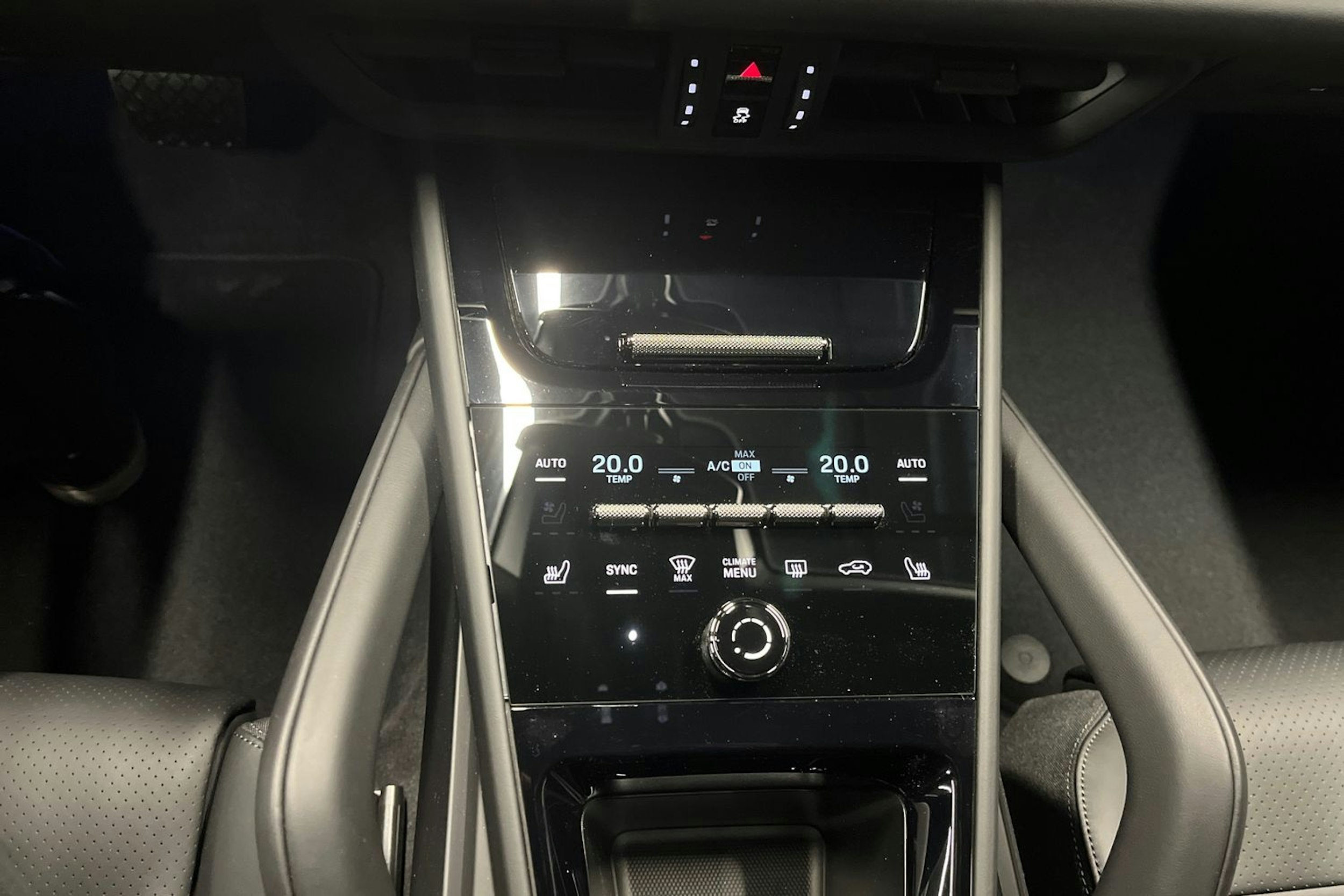 harmaa Porsche Cayenne 2025 kuva 14.