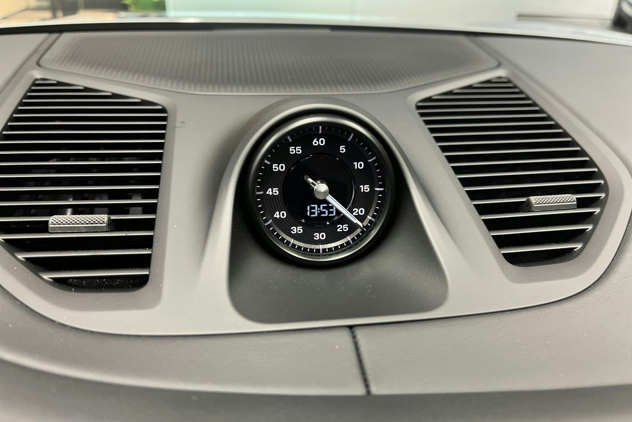 harmaa Porsche Cayenne 2025 kuva 21.