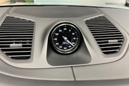 harmaa Porsche Cayenne 2025 kuva 21.