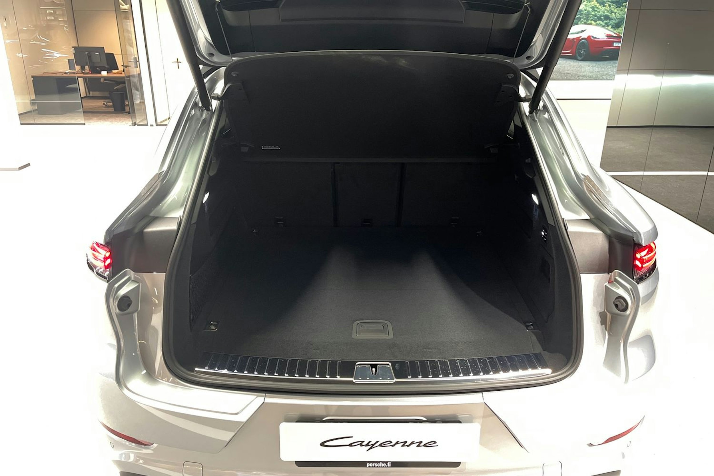 harmaa Porsche Cayenne 2025 kuva 26.